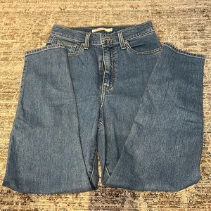 Levi’s high waisted tapered blue jeans SIZE 26